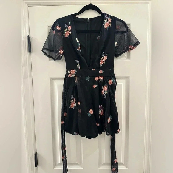 Lulus Plunge Deep V Picking Wildflowers Black Floral Embroidered Romper XS - Picture 4 of 7